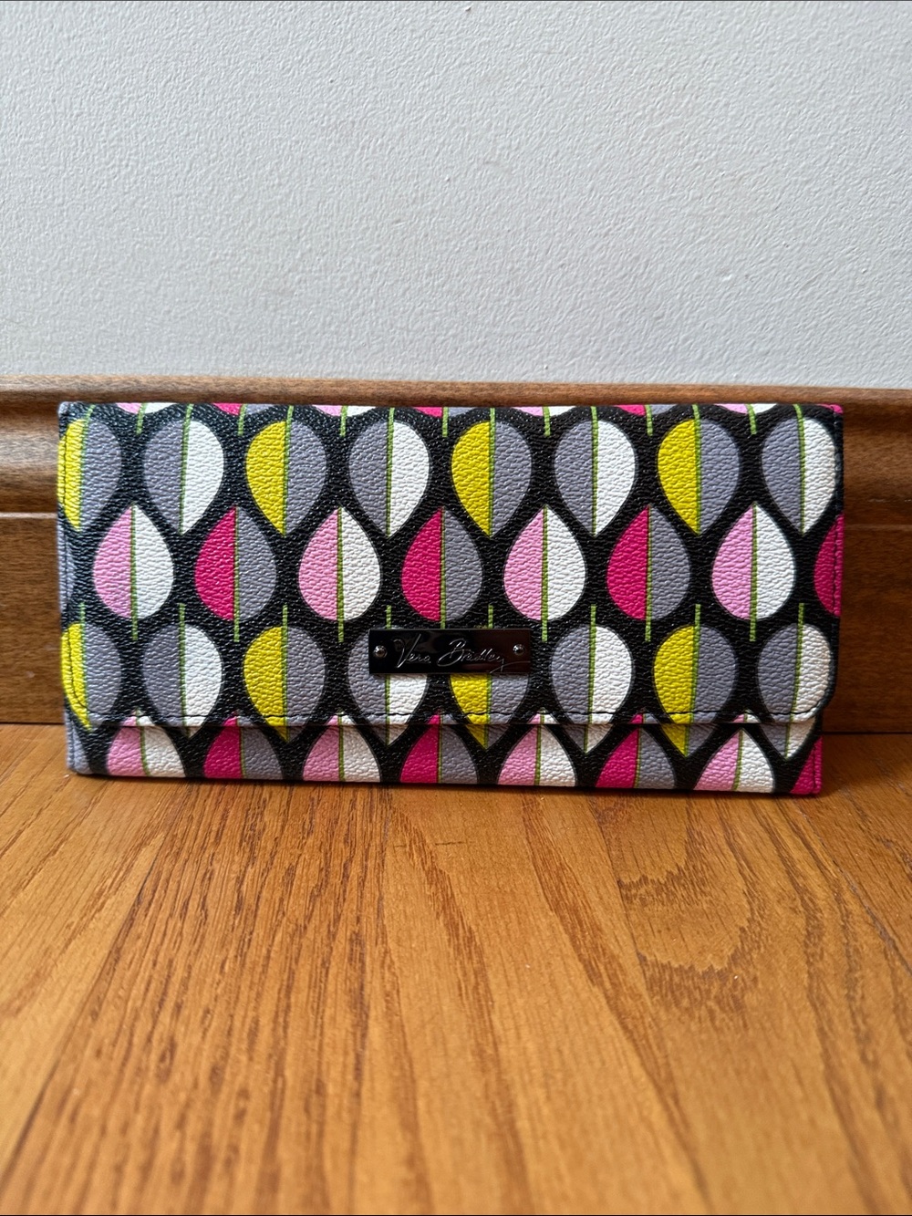Vera Bradley Moon Drops Trifold Wallet Lots of Card Slots Magnetic Closure - Picture 9 of 9